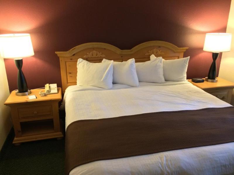 Americinn By Wyndham Нортфилд Экстерьер фото